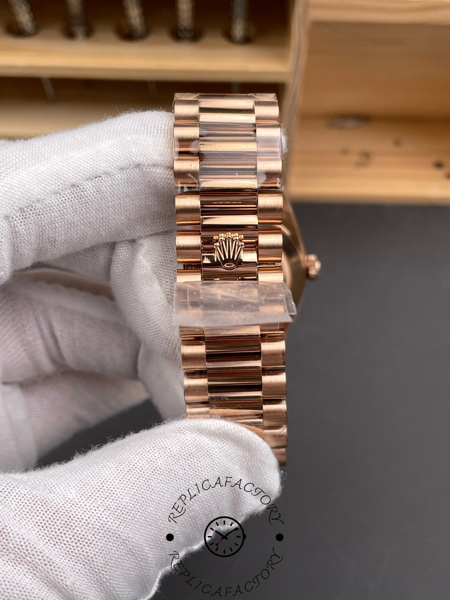 Rolex Day Date in 18 ct Everose Gold M228235 0055 40mm - QualitySwissReplica