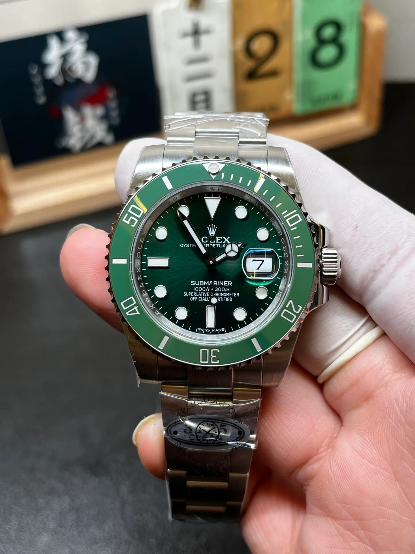 Rolex Submariner Date 116610LV Stainless Steel Oyster 40MM Green Dial Mens Replica Watch - QualitySwissReplica