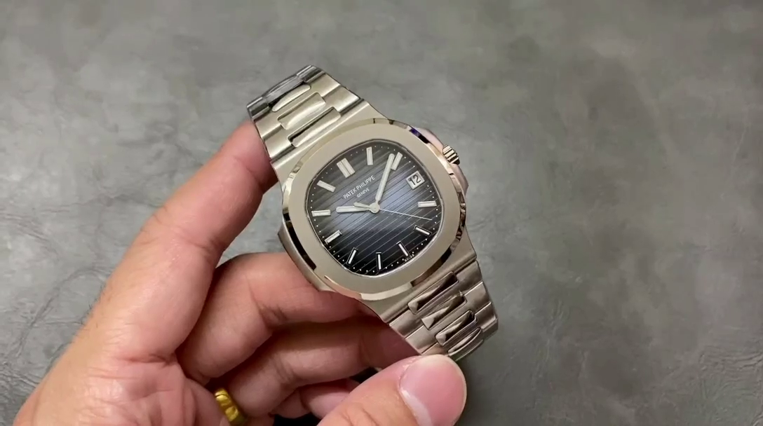 Replica Patek Philippe Nautilus 5711 1A Black Dial 40mm Mens Watch - QualitySwissReplica
