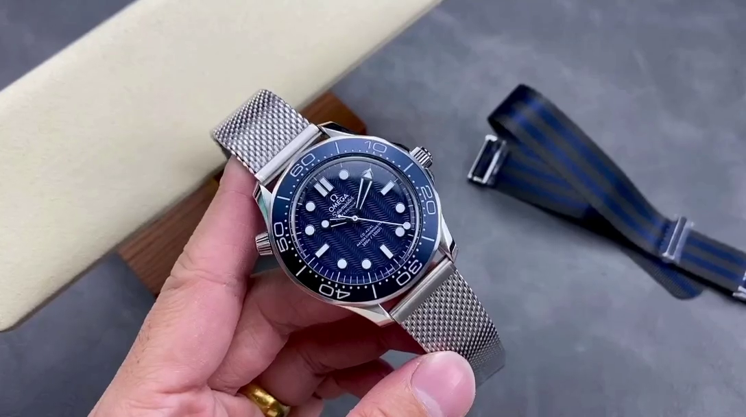 Omega Seamaster Diver 300M Blue Dial 42mm 210.30.42.20.03.002 Replica Men's Luxury Watch - QualitySwissReplica
