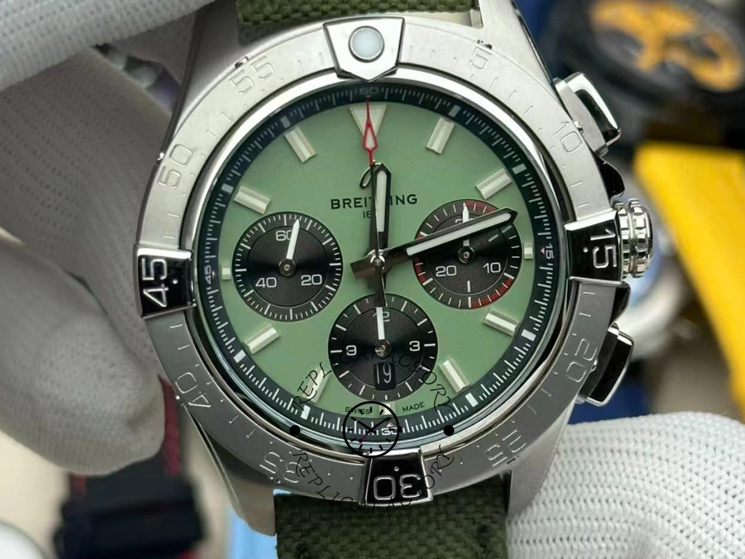 1:1 Clone Breitling Avenger B01 Chronograph AB0147101L1X1 44mm Green Strap Watch - QualitySwissReplica