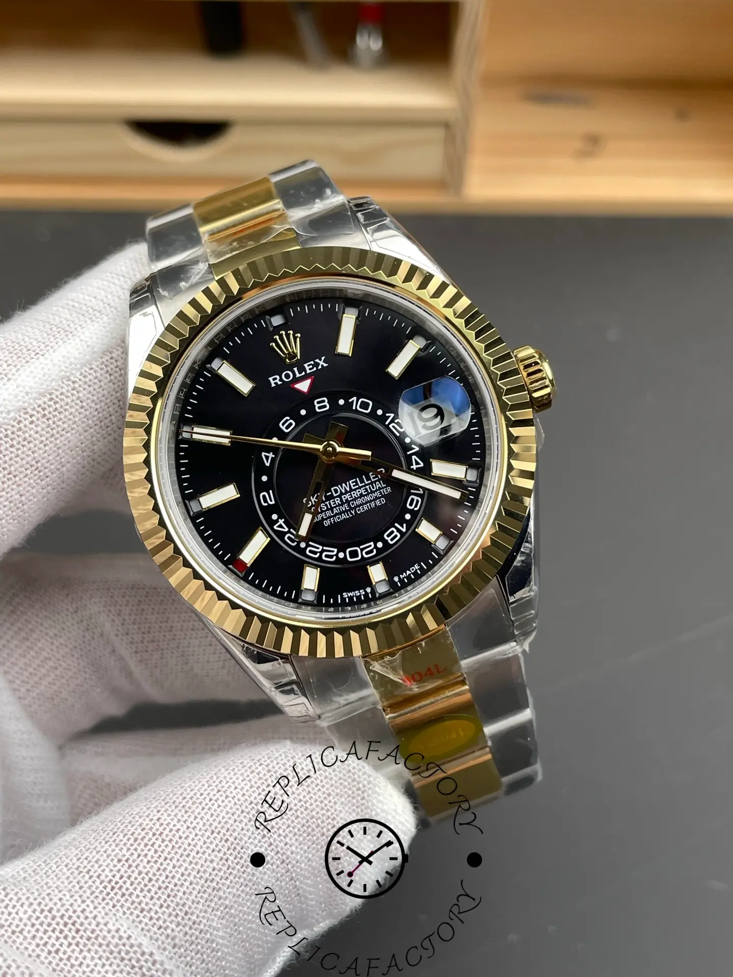 Rolex Sky Dweller 42 Yellow Rolesor Black Dial Oyster M336933 0003 Men's Watch - QualitySwissReplica