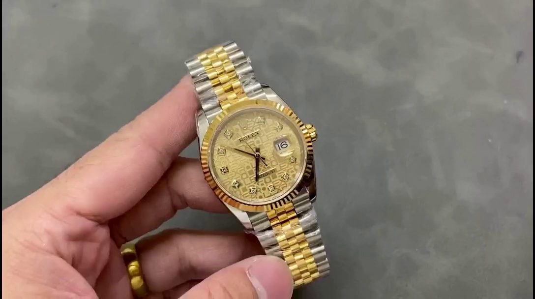 Rolex Datejust 126233 Champagne Jubilee Dial Fluted Bezel 36MM Unisex Replica Watch - QualitySwissReplica