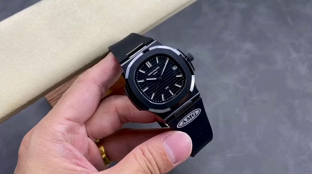 Patek Philippe Nautilus Black Dial 5711 40MM Watch - QualitySwissReplica